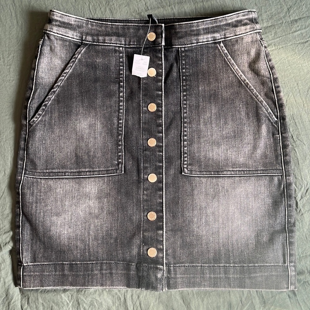 WHITE HOUSE BLACK MARKET Button Down Denim Skirt
